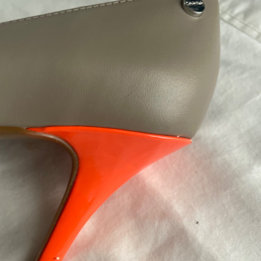 Calvin Klein Ashley pump. Mink and bright orange size 7.5 - Picture 2 of 10